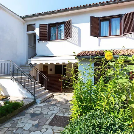 Nives Porec